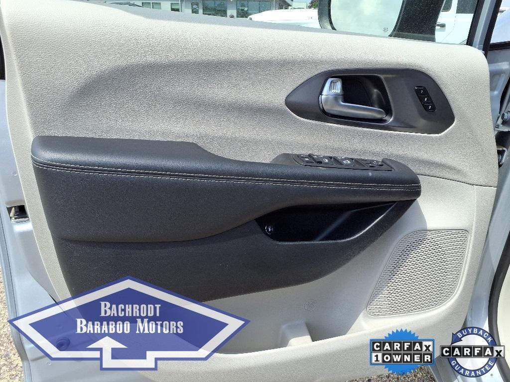 used 2023 Chrysler Pacifica Hybrid car, priced at $25,957