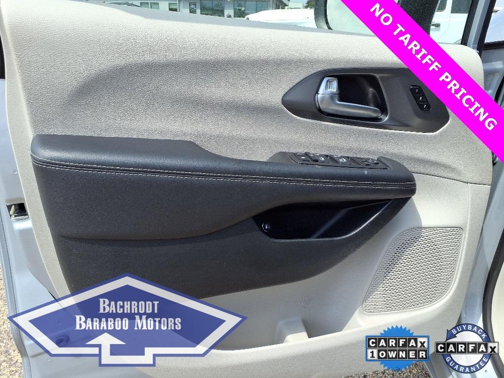 used 2023 Chrysler Pacifica Hybrid car, priced at $26,780