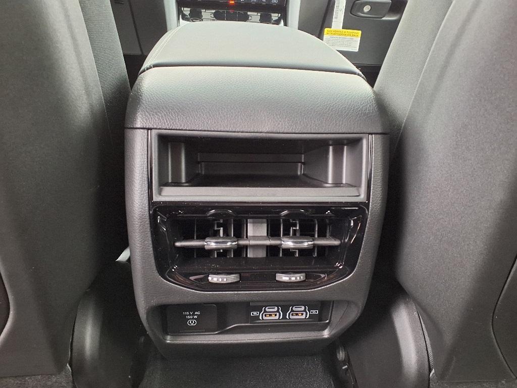 new 2025 Jeep Grand Cherokee car, priced at $44,438