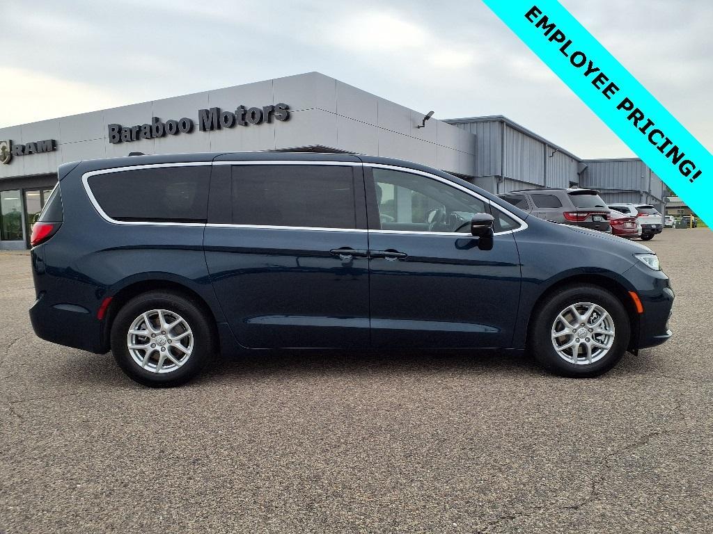 new 2025 Chrysler Pacifica car, priced at $42,479
