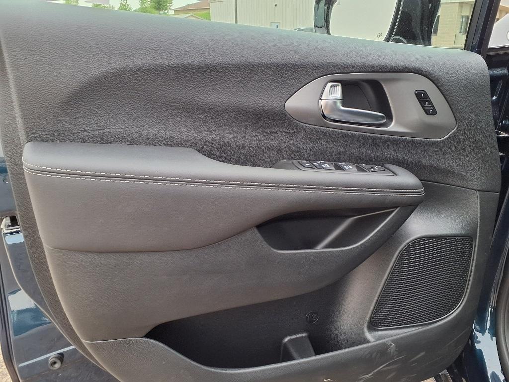 new 2025 Chrysler Pacifica car, priced at $42,479
