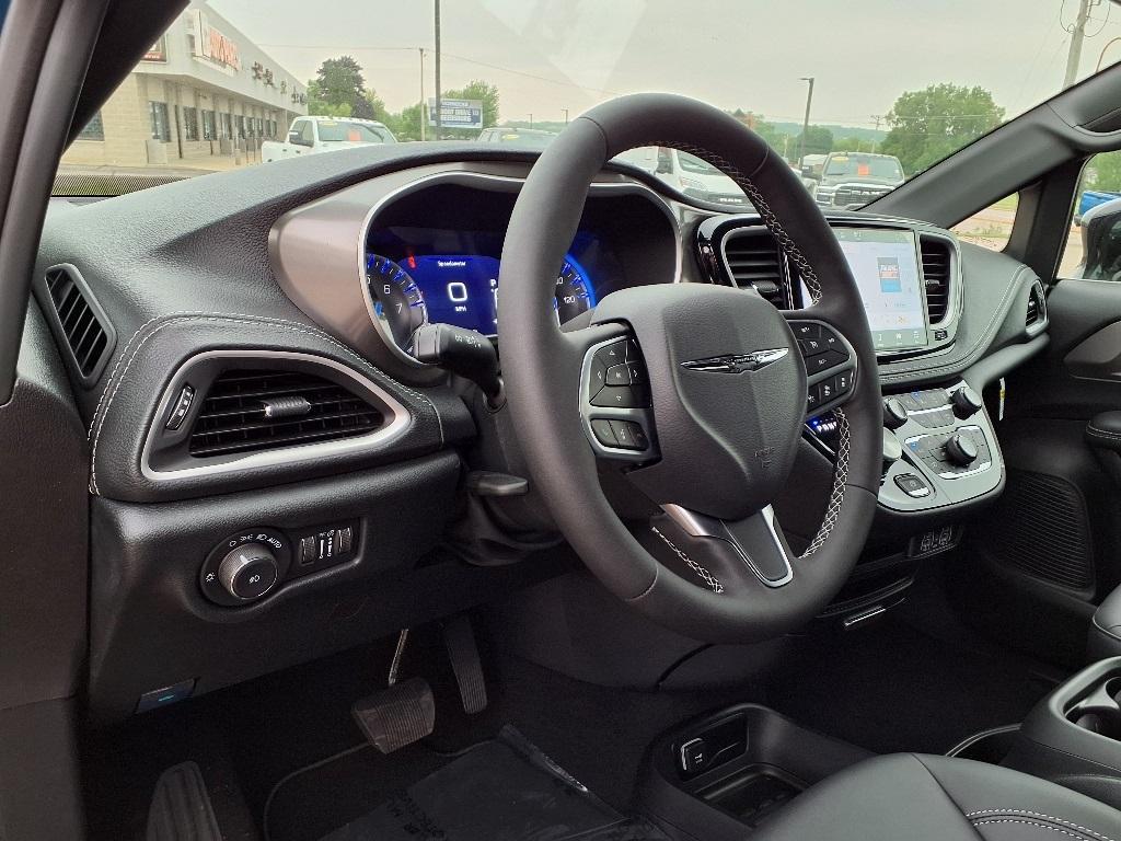 new 2025 Chrysler Pacifica car, priced at $42,479
