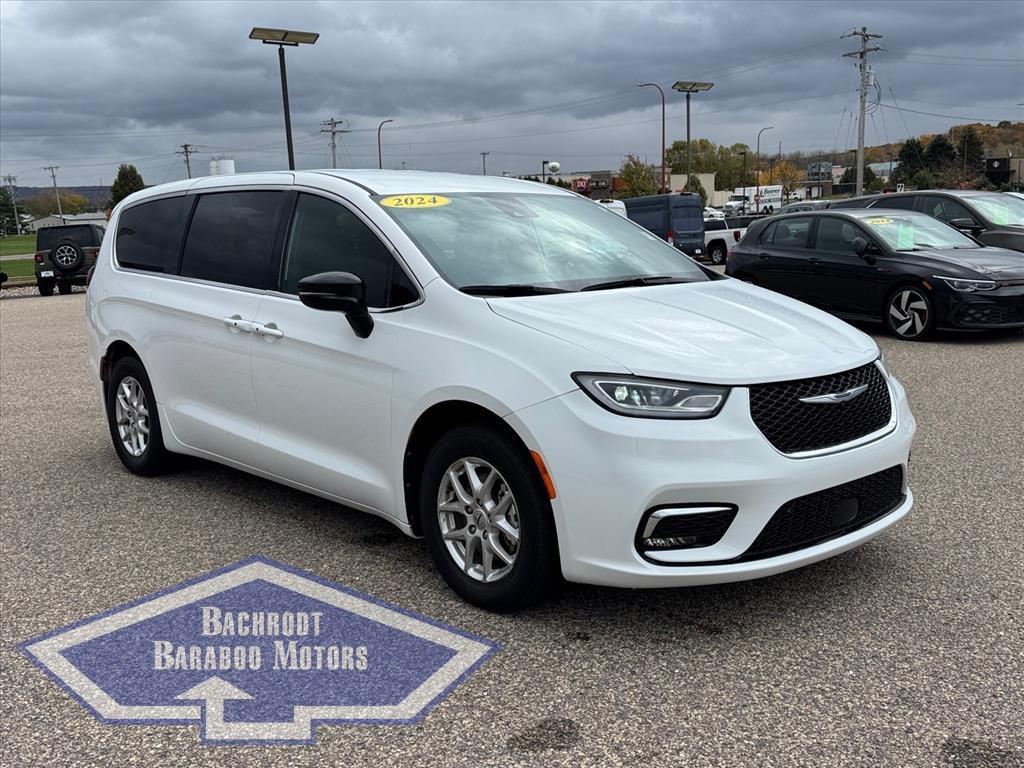 used 2024 Chrysler Pacifica car, priced at $35,998