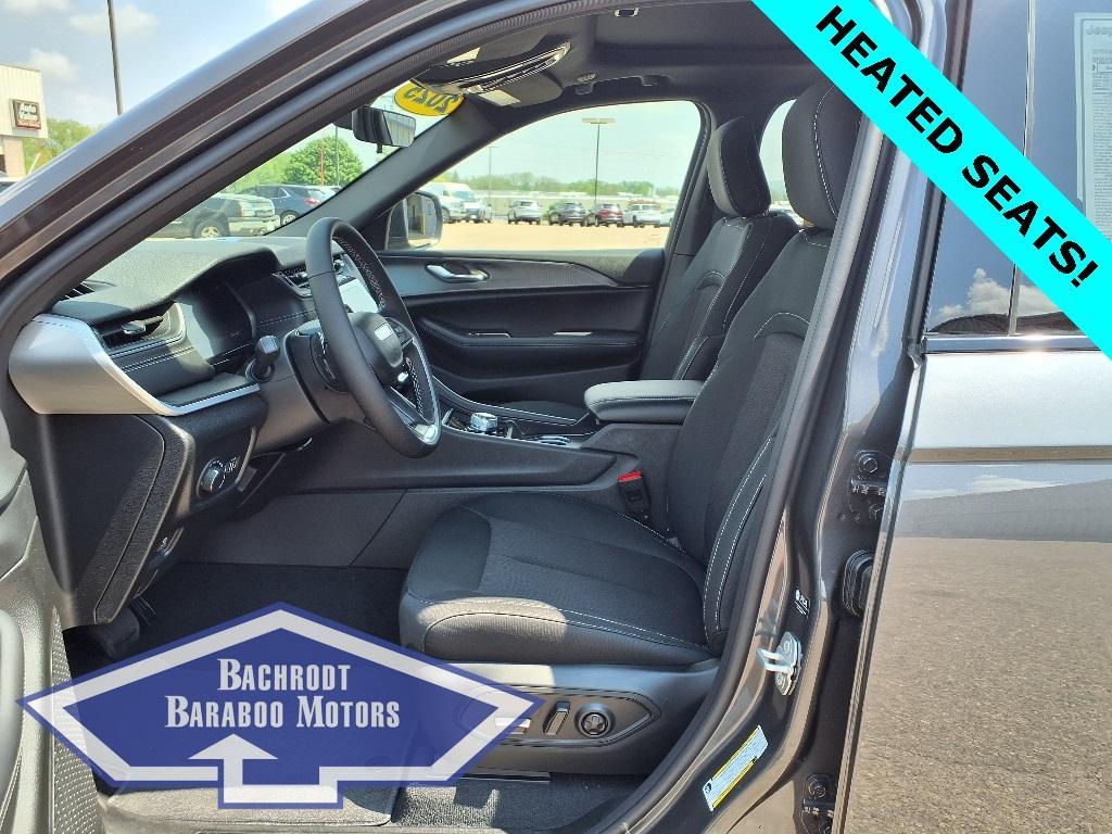 new 2025 Jeep Grand Cherokee car, priced at $40,278