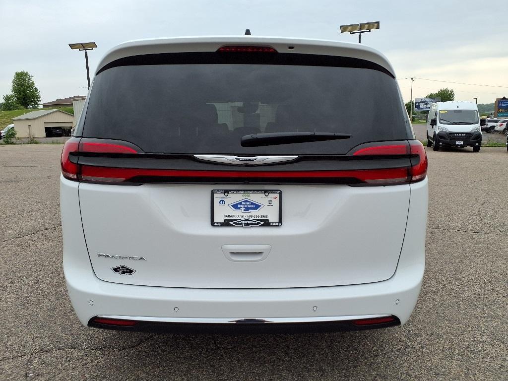 new 2025 Chrysler Pacifica car, priced at $42,033