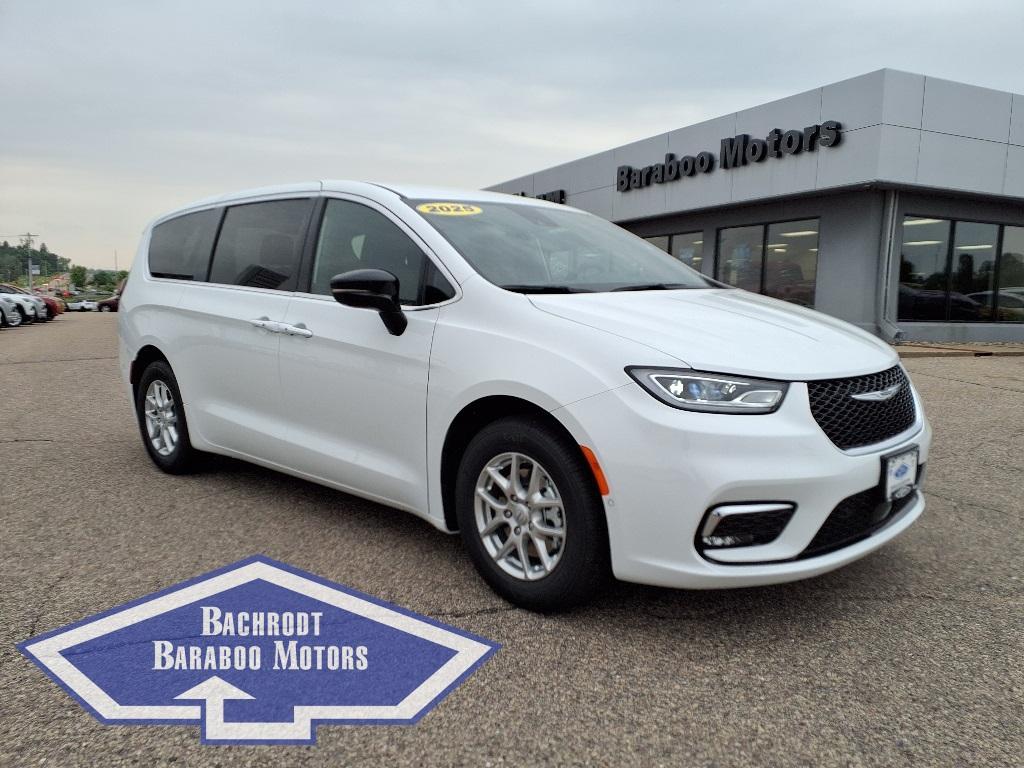 new 2025 Chrysler Pacifica car, priced at $42,033