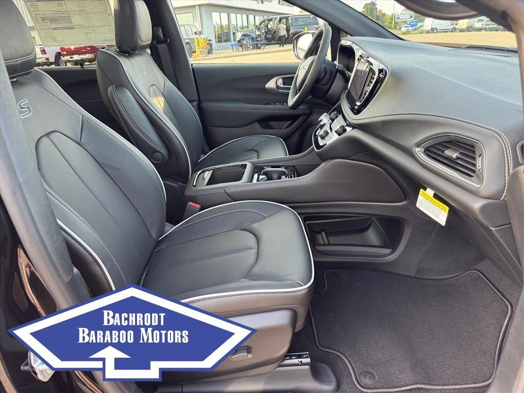 new 2026 Chrysler Pacifica car, priced at $57,005