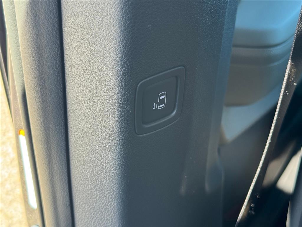 used 2025 Kia Carnival car, priced at $37,918