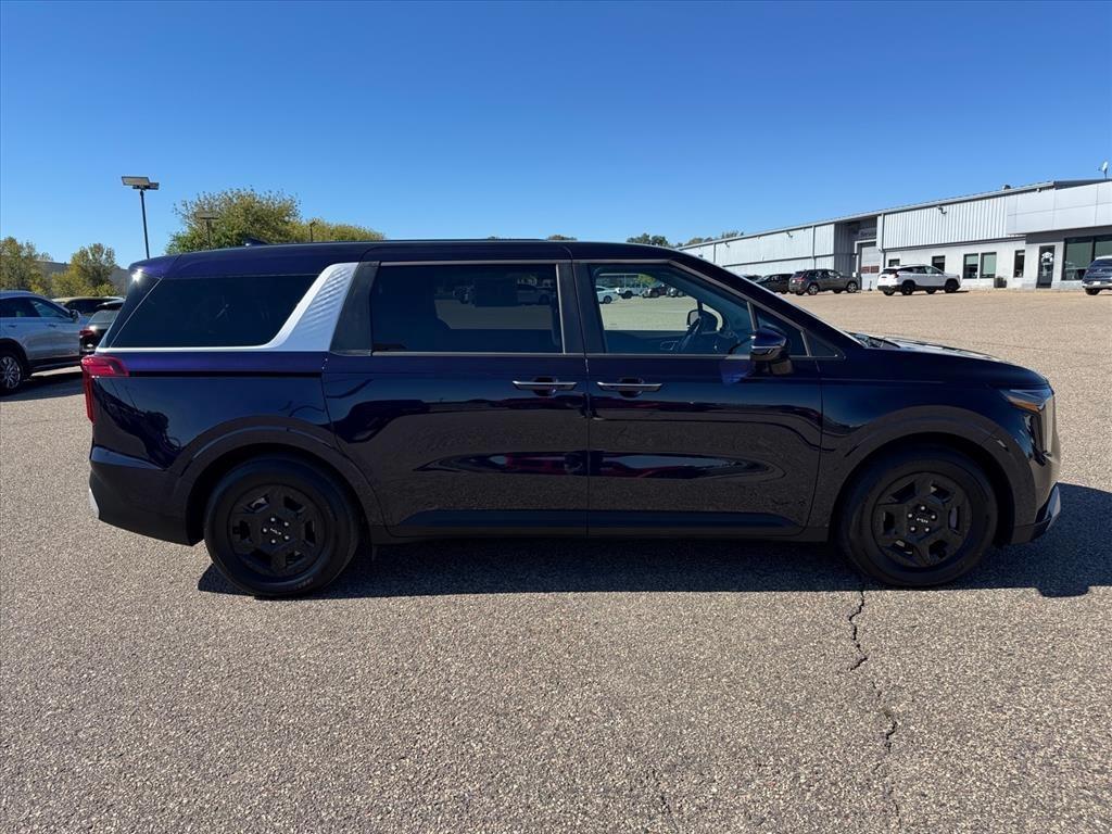 used 2025 Kia Carnival car, priced at $37,918