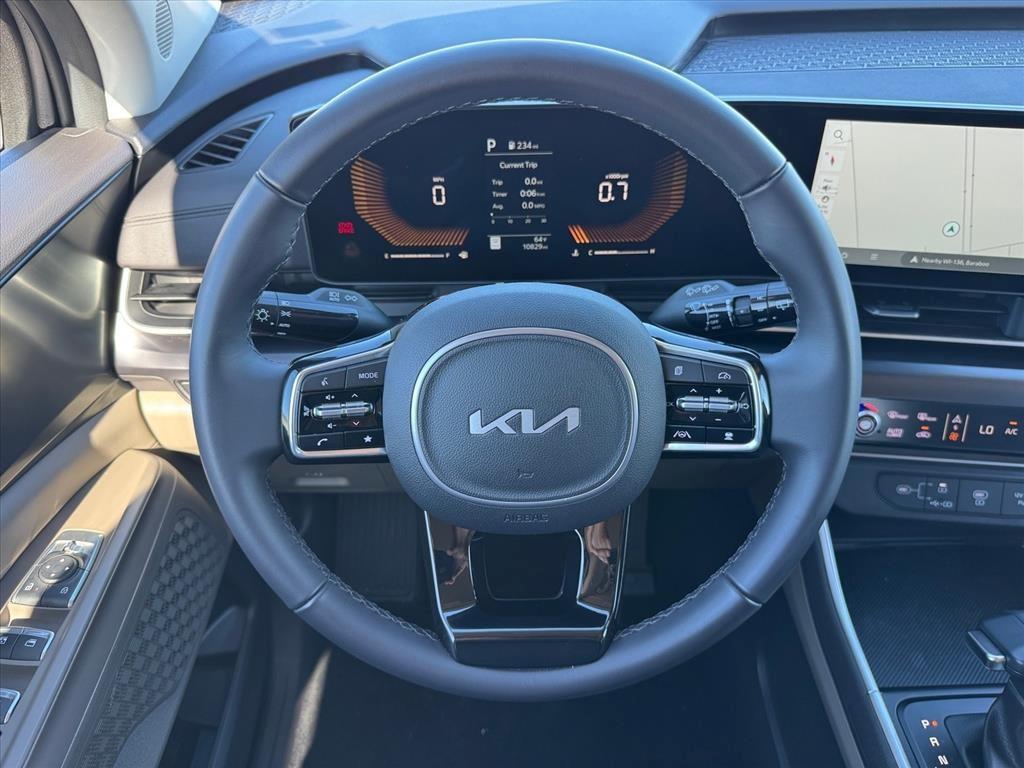 used 2025 Kia Carnival car, priced at $37,918
