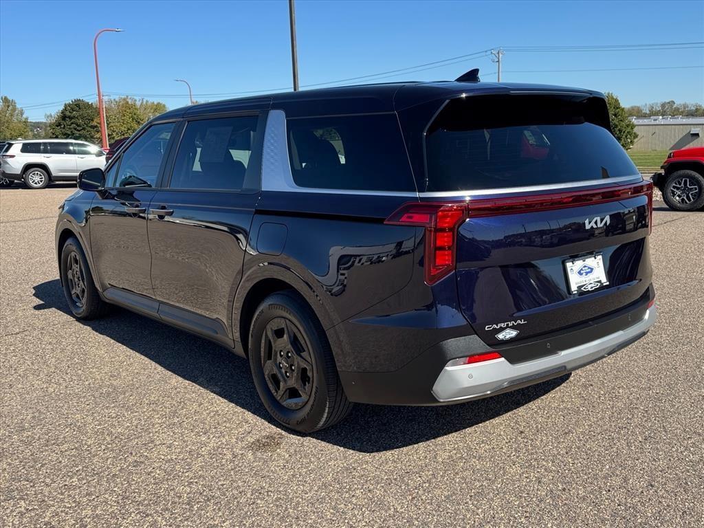 used 2025 Kia Carnival car, priced at $37,918