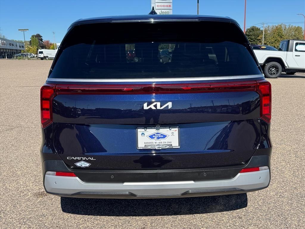 used 2025 Kia Carnival car, priced at $37,918
