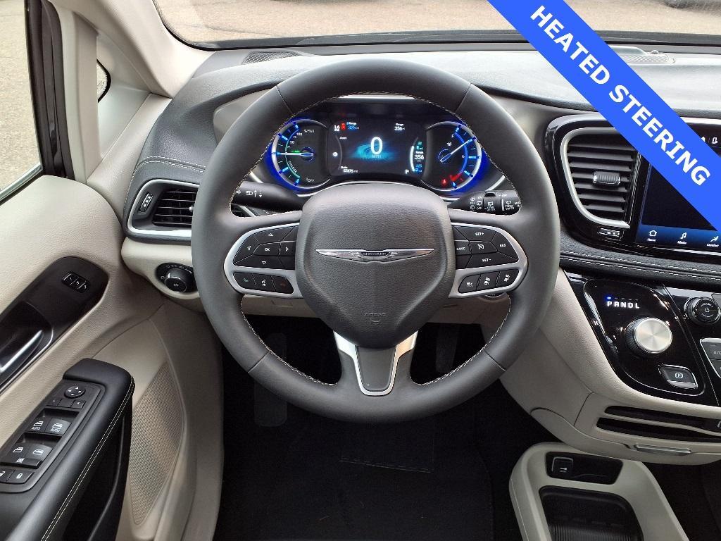 used 2023 Chrysler Pacifica Hybrid car, priced at $25,882