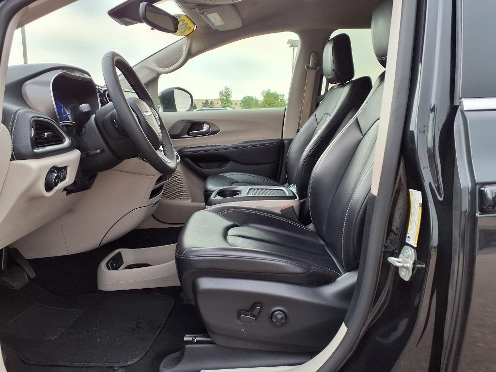 used 2023 Chrysler Pacifica Hybrid car, priced at $26,987