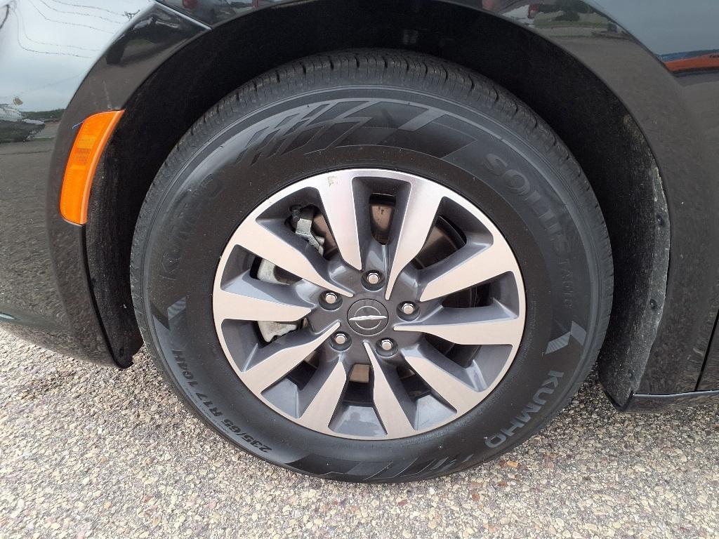 used 2023 Chrysler Pacifica Hybrid car, priced at $26,987