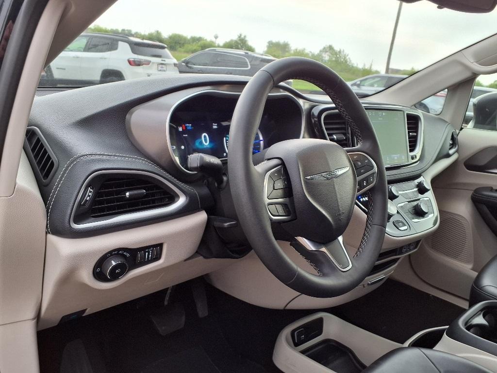 used 2023 Chrysler Pacifica Hybrid car, priced at $26,987
