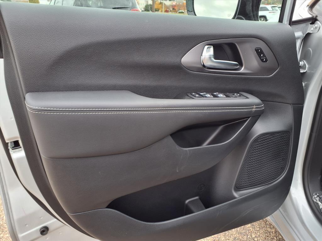 new 2026 Chrysler Pacifica car, priced at $47,285