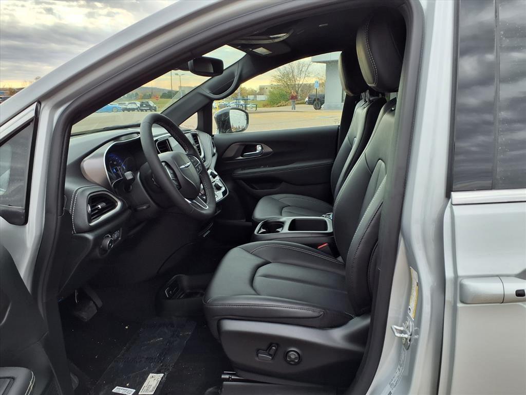 new 2026 Chrysler Pacifica car, priced at $47,285