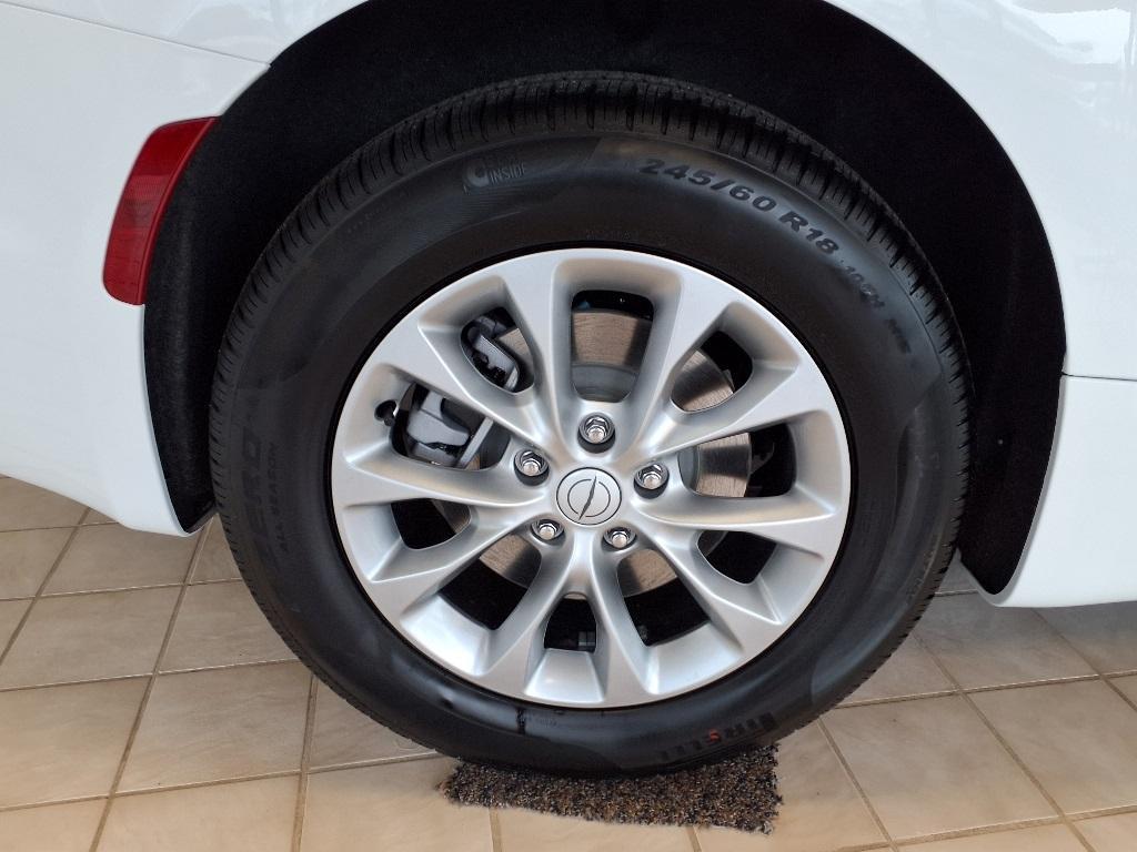 new 2025 Chrysler Pacifica car, priced at $44,677