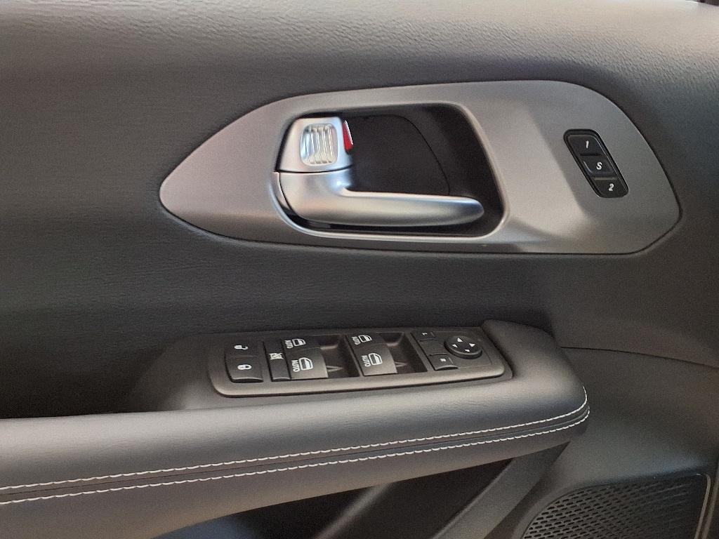 new 2025 Chrysler Pacifica car, priced at $44,677