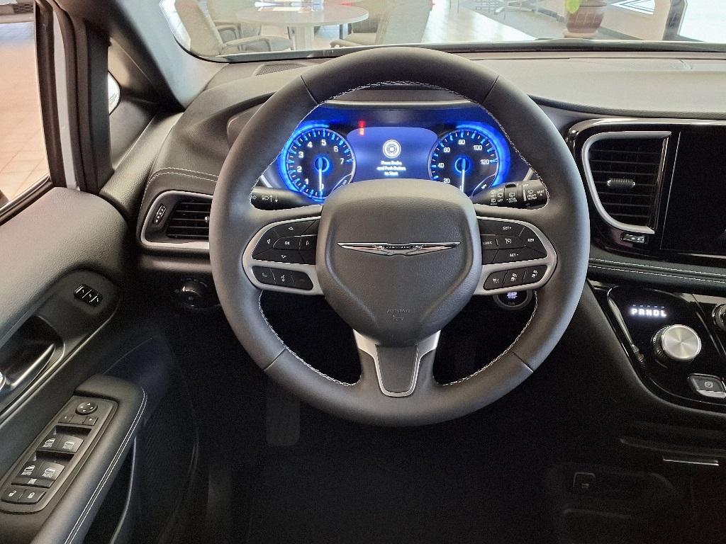 new 2025 Chrysler Pacifica car, priced at $44,677