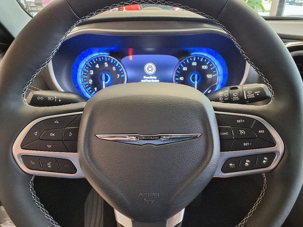 new 2025 Chrysler Pacifica car, priced at $44,677