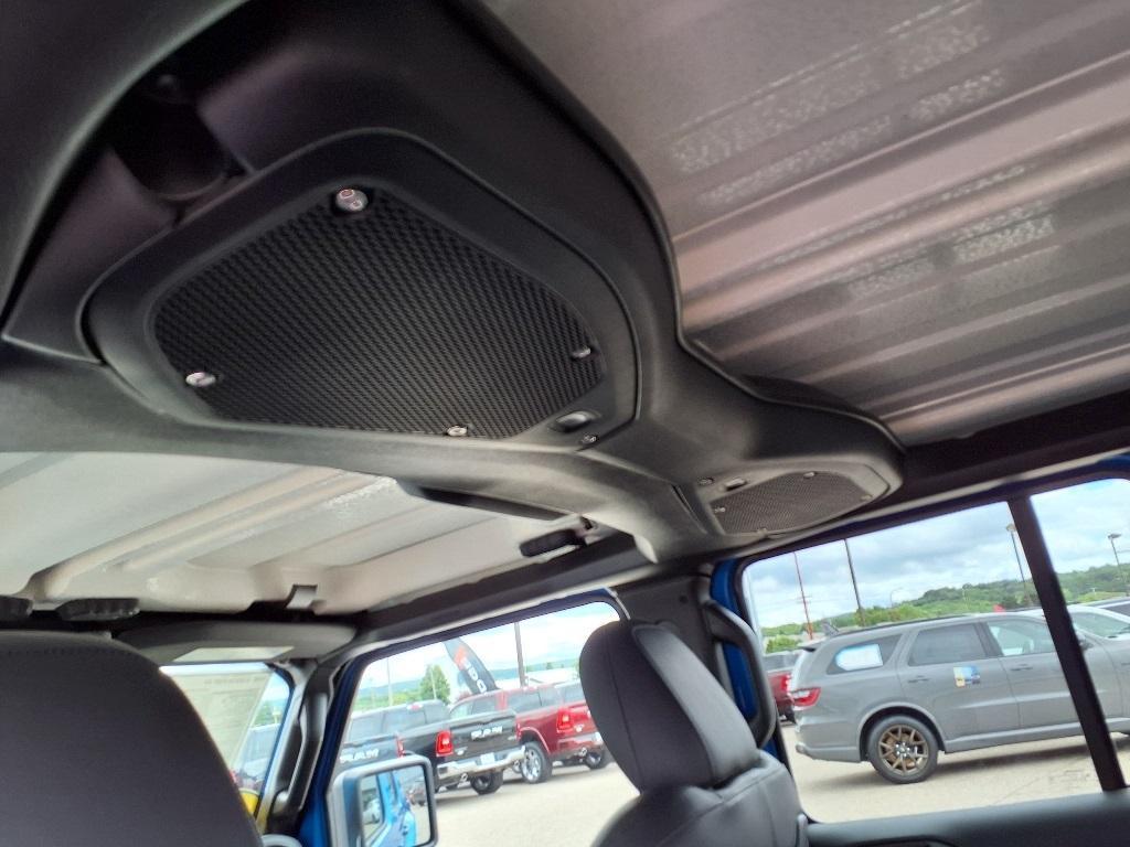 new 2025 Jeep Gladiator car, priced at $55,215