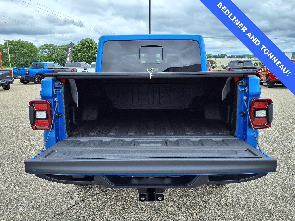 new 2025 Jeep Gladiator car, priced at $55,215