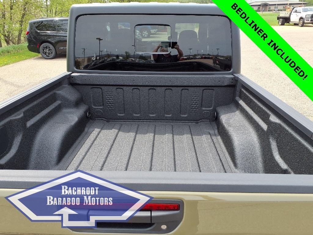new 2025 Jeep Gladiator car, priced at $50,185