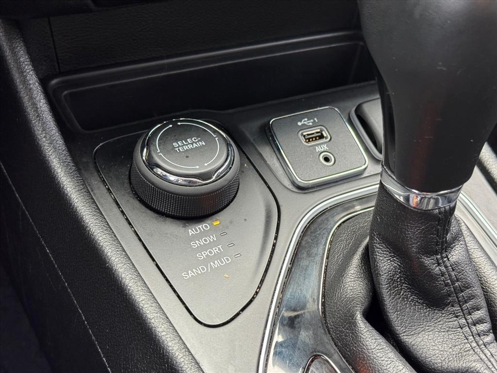 used 2019 Jeep Cherokee car, priced at $17,153