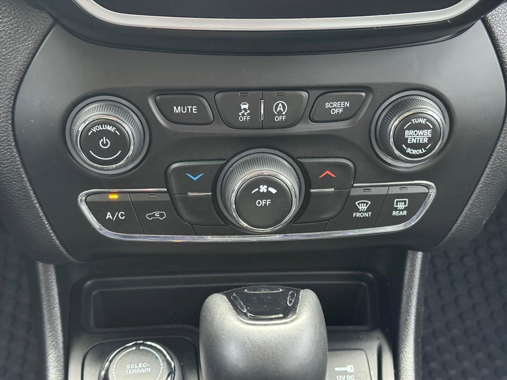 used 2019 Jeep Cherokee car, priced at $17,153