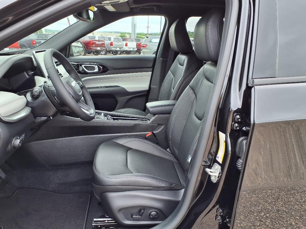 new 2025 Jeep Compass car, priced at $41,576