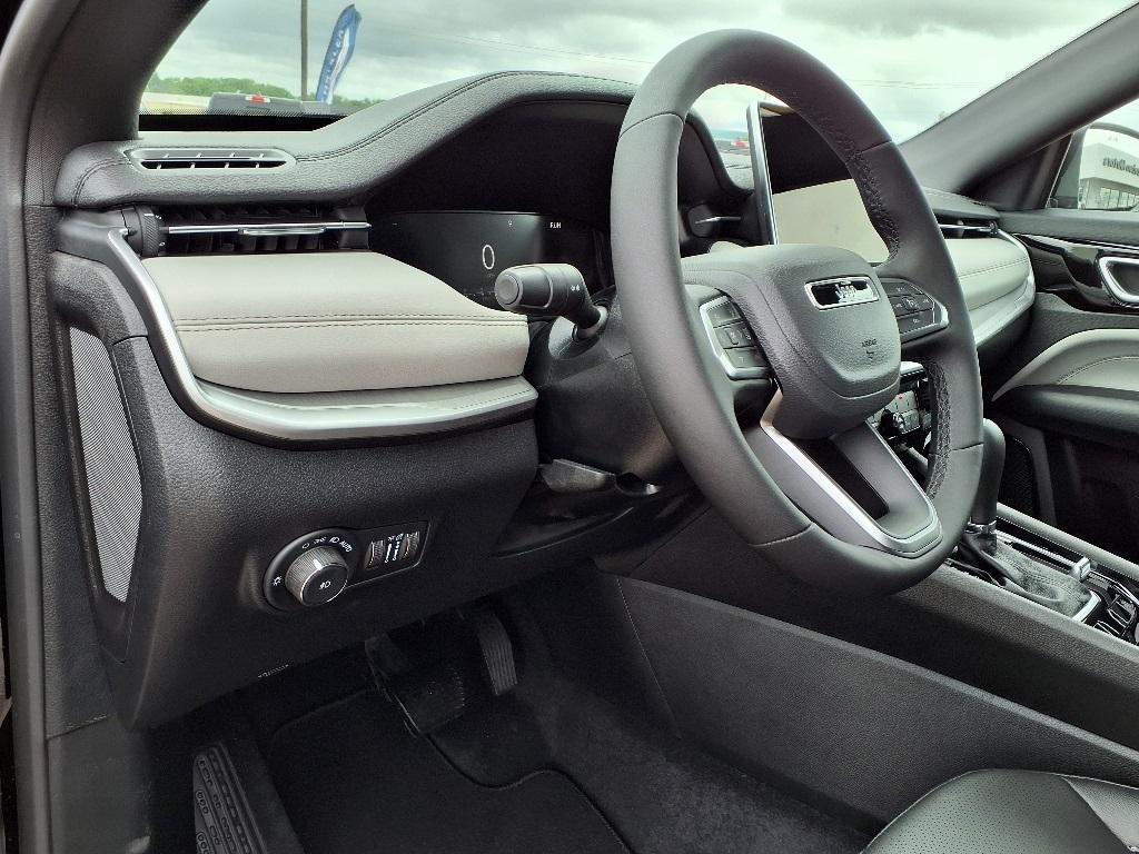 new 2025 Jeep Compass car, priced at $41,576