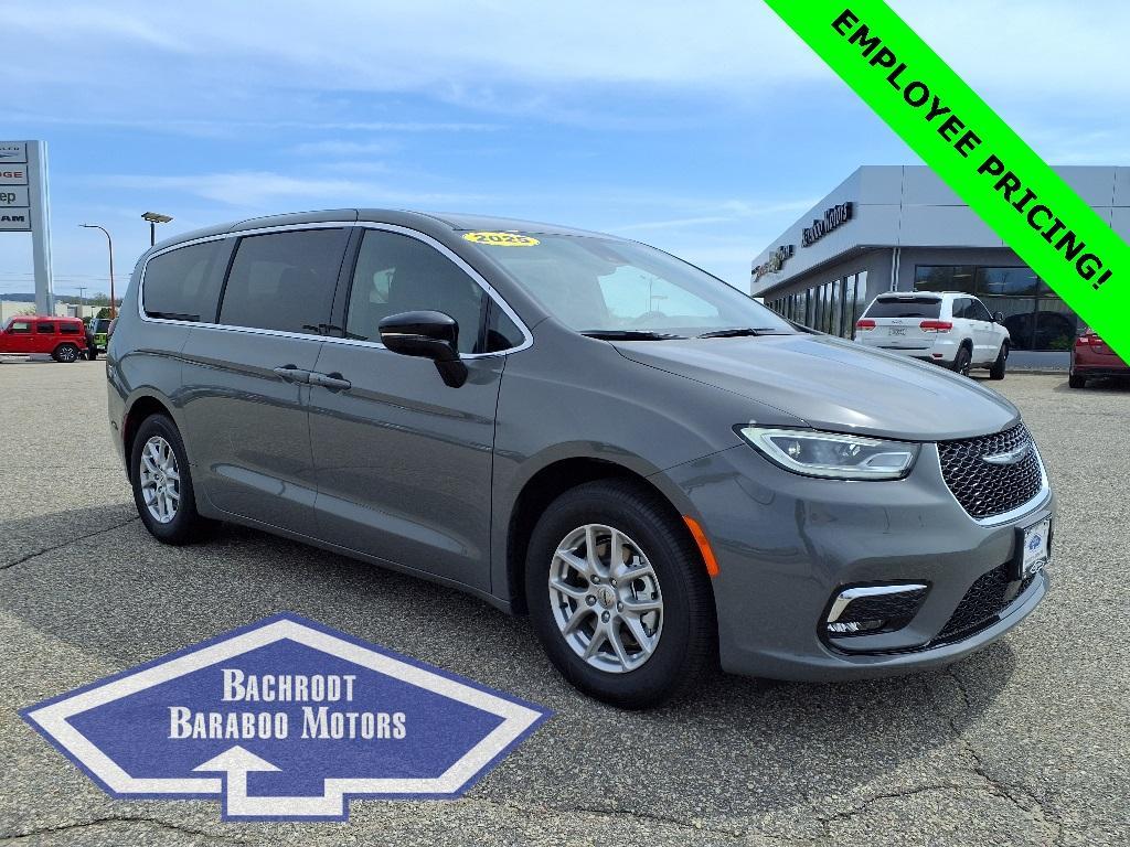 new 2025 Chrysler Pacifica car, priced at $40,000