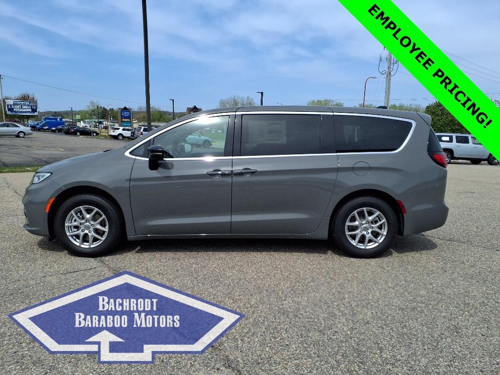 new 2025 Chrysler Pacifica car, priced at $40,000