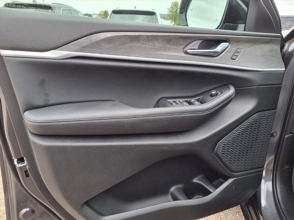 new 2025 Jeep Grand Cherokee car, priced at $55,555