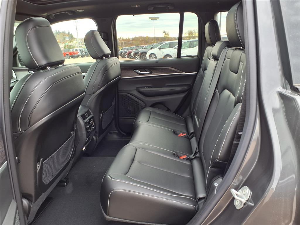 new 2025 Jeep Grand Cherokee car, priced at $55,555