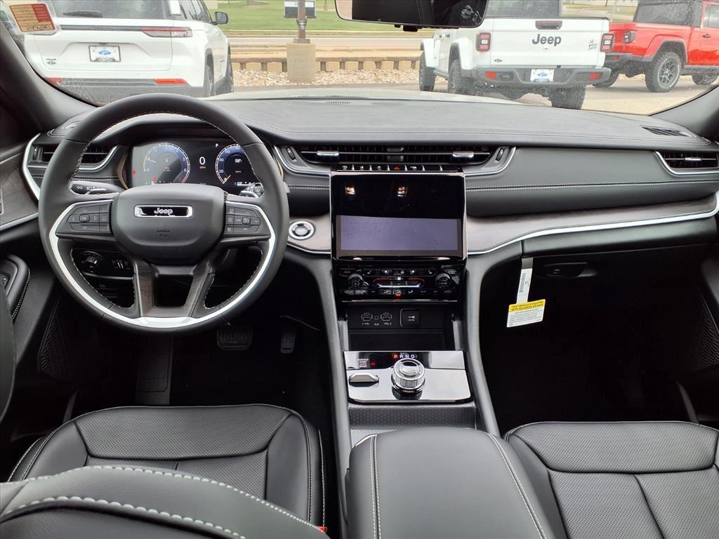 new 2025 Jeep Grand Cherokee car, priced at $55,555