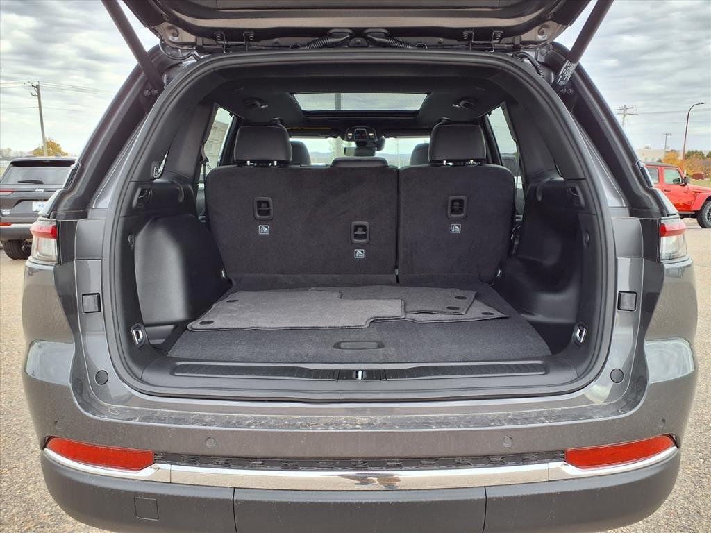 new 2025 Jeep Grand Cherokee car, priced at $55,555