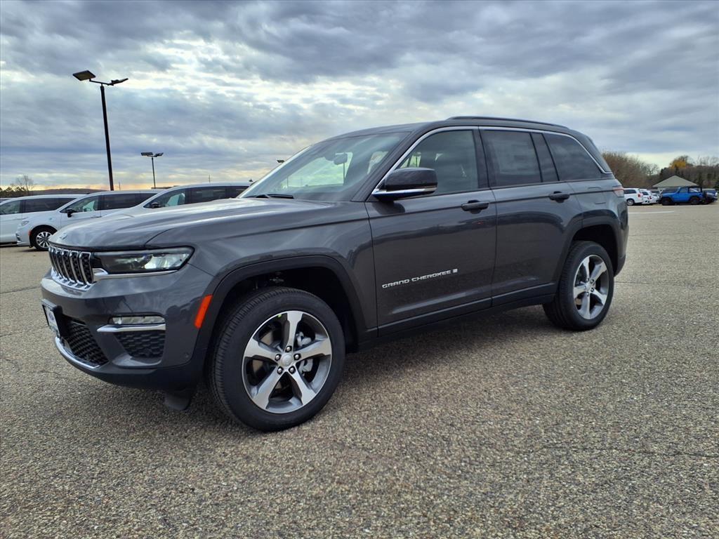 new 2025 Jeep Grand Cherokee car, priced at $55,555