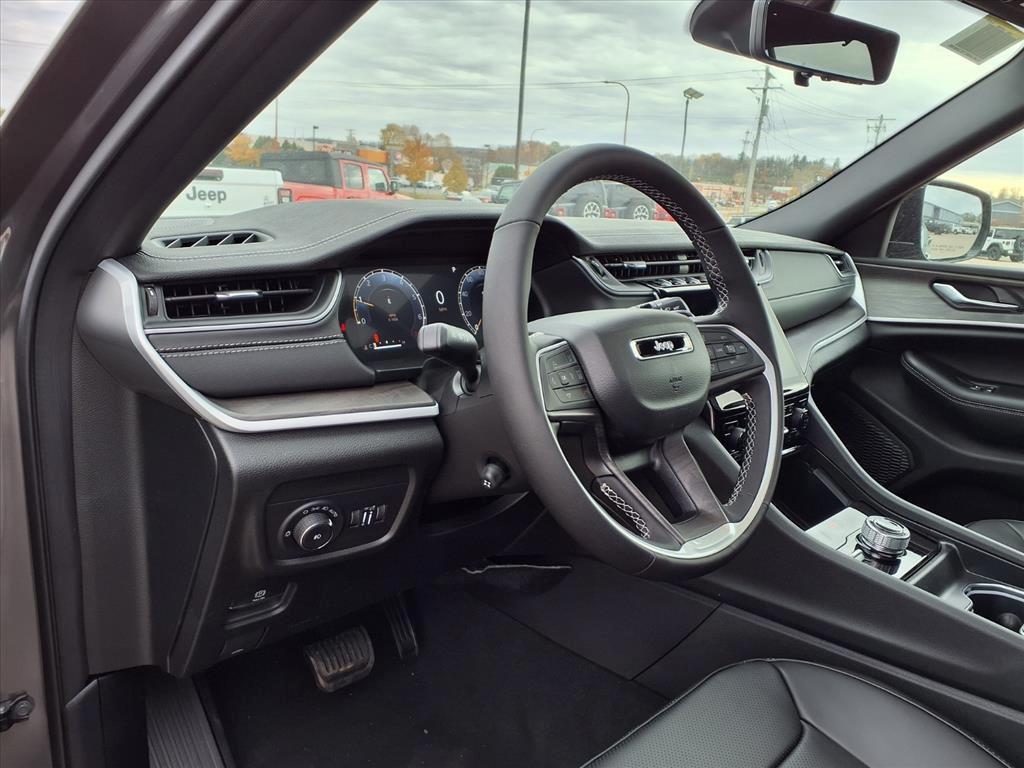 new 2025 Jeep Grand Cherokee car, priced at $55,555