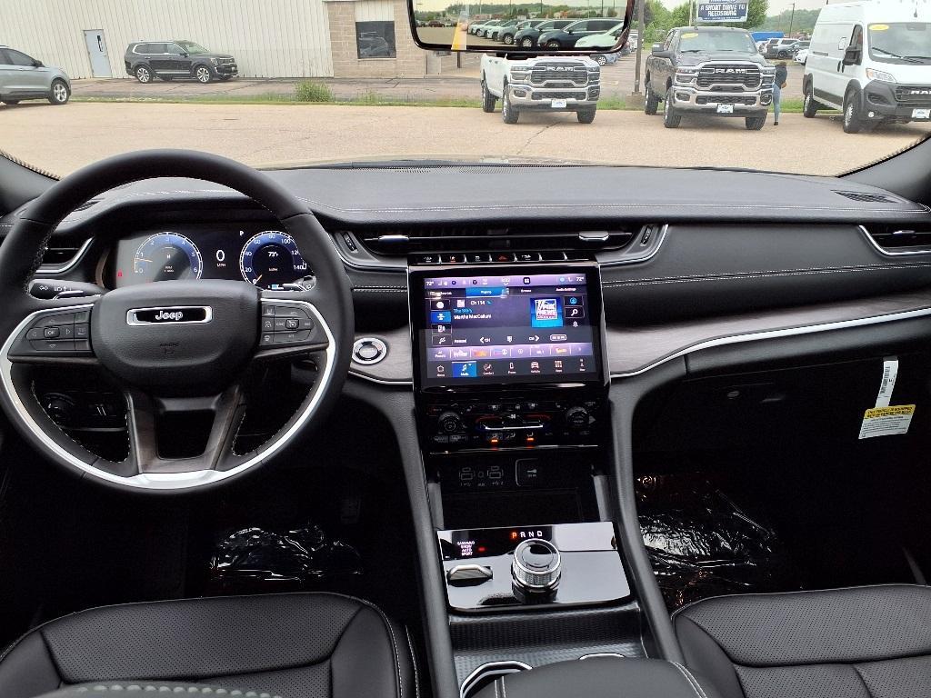 new 2025 Jeep Grand Cherokee car, priced at $54,646