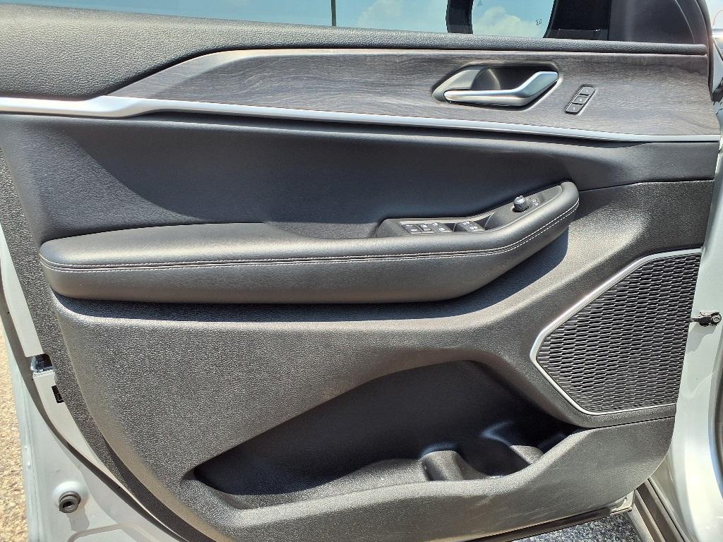 used 2021 Jeep Grand Cherokee L car, priced at $30,904