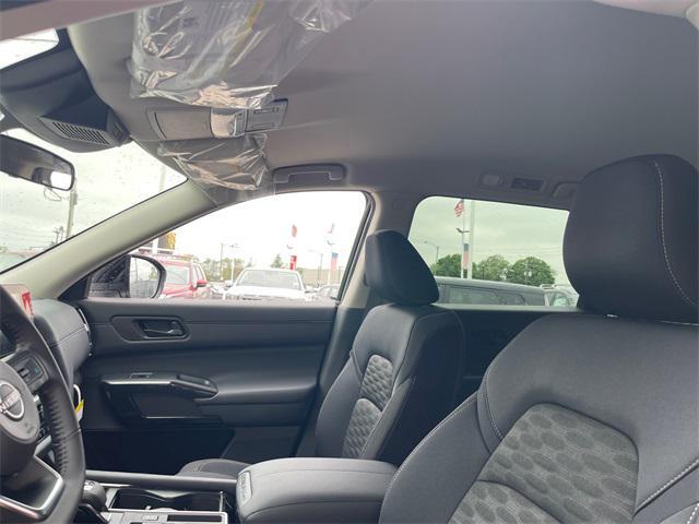 new 2025 Nissan Pathfinder car, priced at $38,922