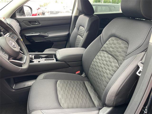 new 2025 Nissan Pathfinder car, priced at $38,922