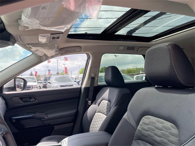 new 2025 Nissan Pathfinder car, priced at $40,614
