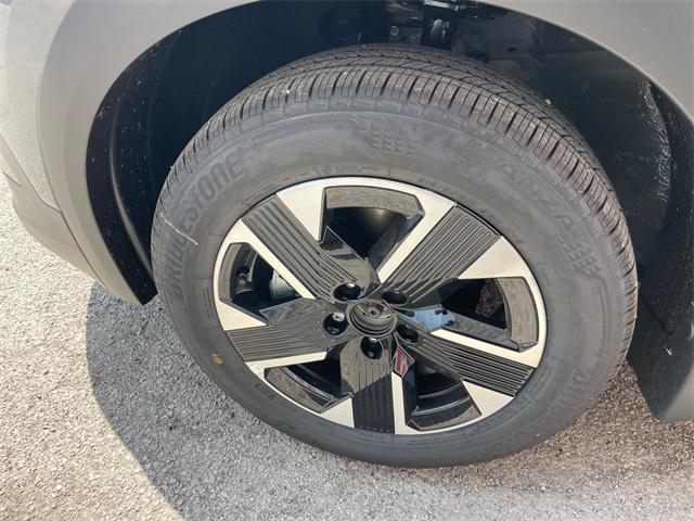 new 2025 Nissan Kicks car, priced at $25,293