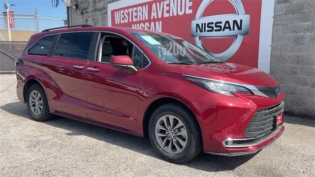 used 2023 Toyota Sienna car, priced at $38,105