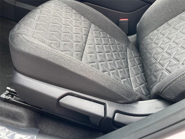 new 2025 Nissan Kicks car, priced at $27,051
