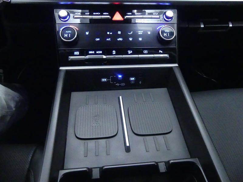 used 2025 Hyundai Santa Fe car, priced at $28,500